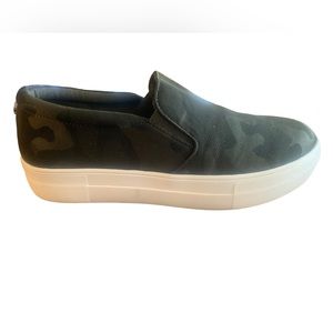 NWOT Steve Madden Gills Slip on Shoes. Women’s size 8.5